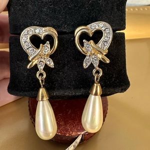 Vintage goldtone pearl drop dangle earrings rhinestones